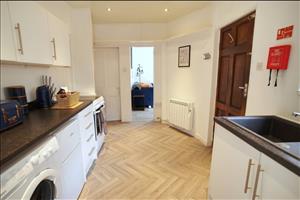 Flat 1 Kitchen 4