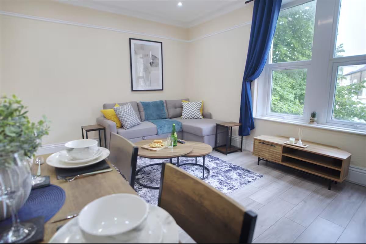 Flat 2 Living Room 2