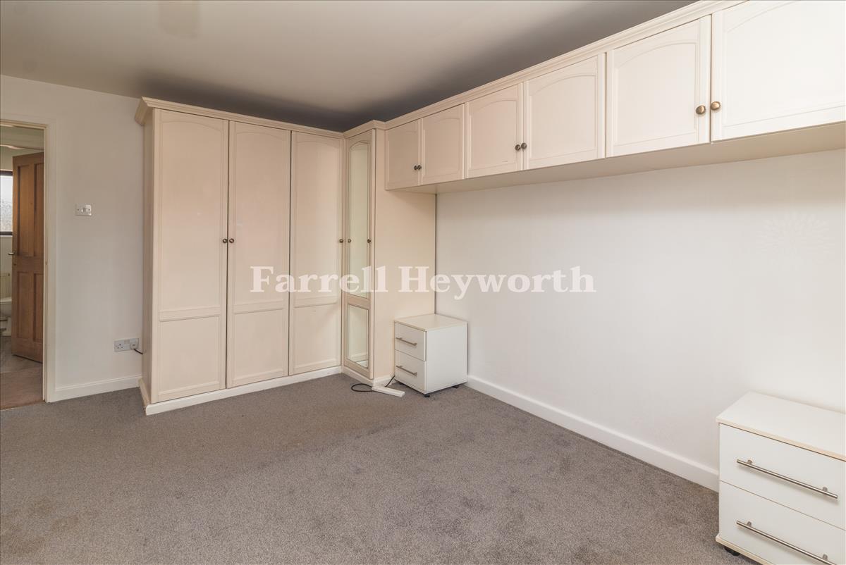 Bedroom 1 image 3
