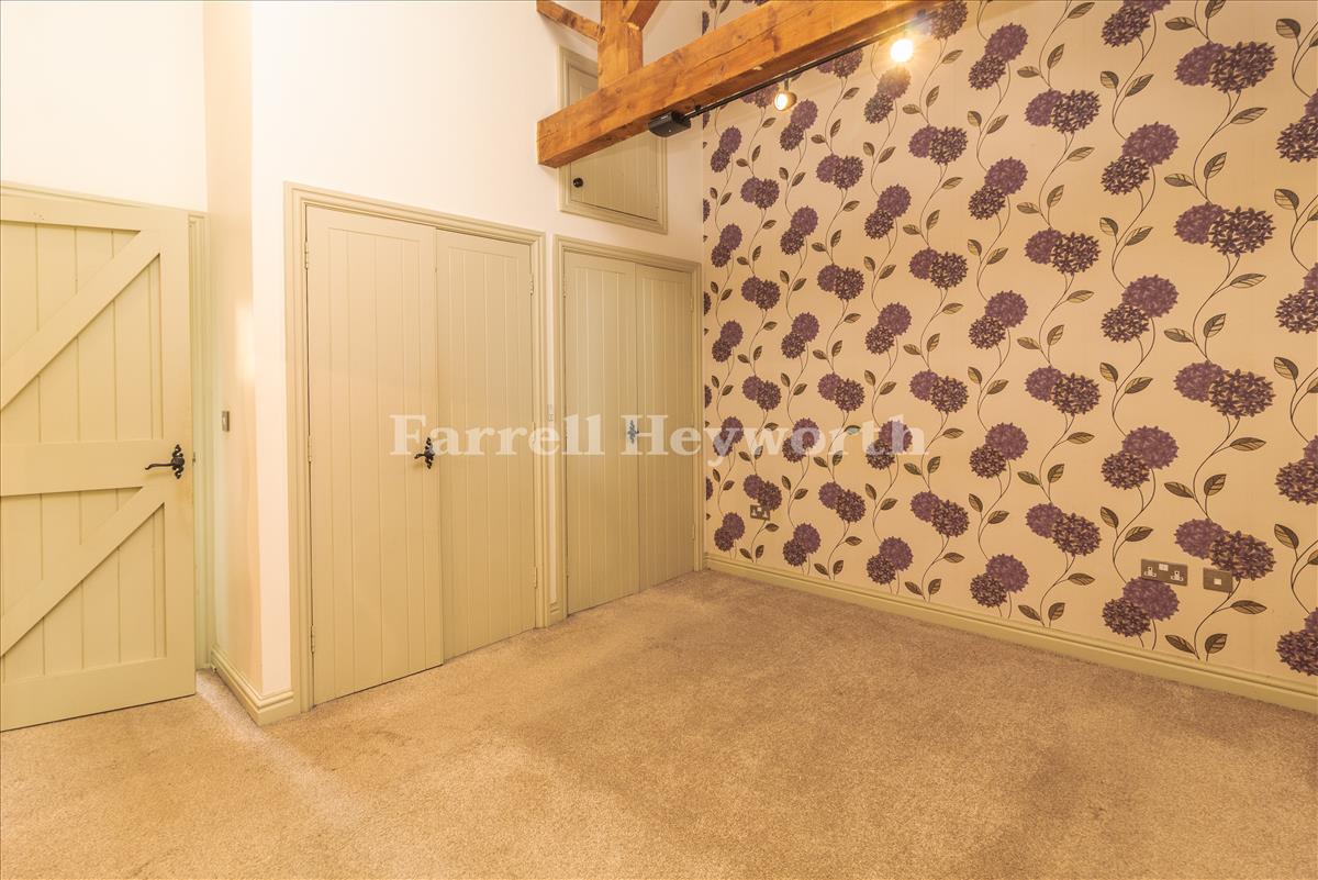 Bedroom 1 image 2