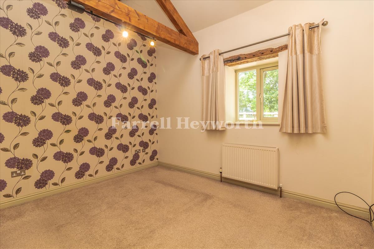 Bedroom 1 image 3
