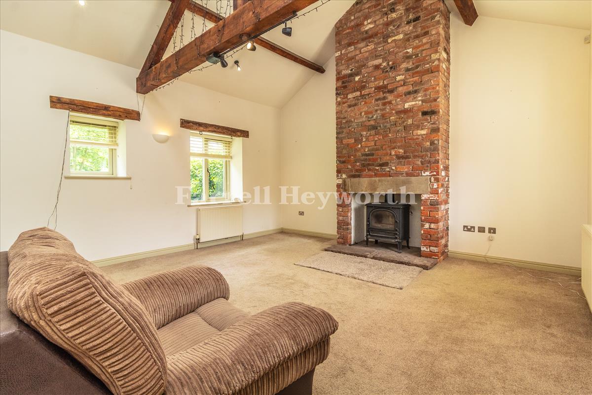 Lounge image 4