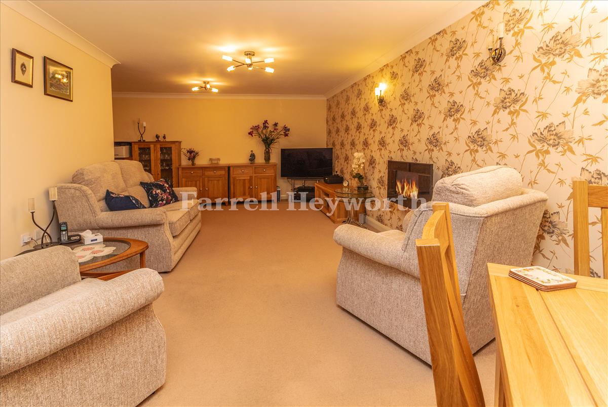 Lounge Diner image 4