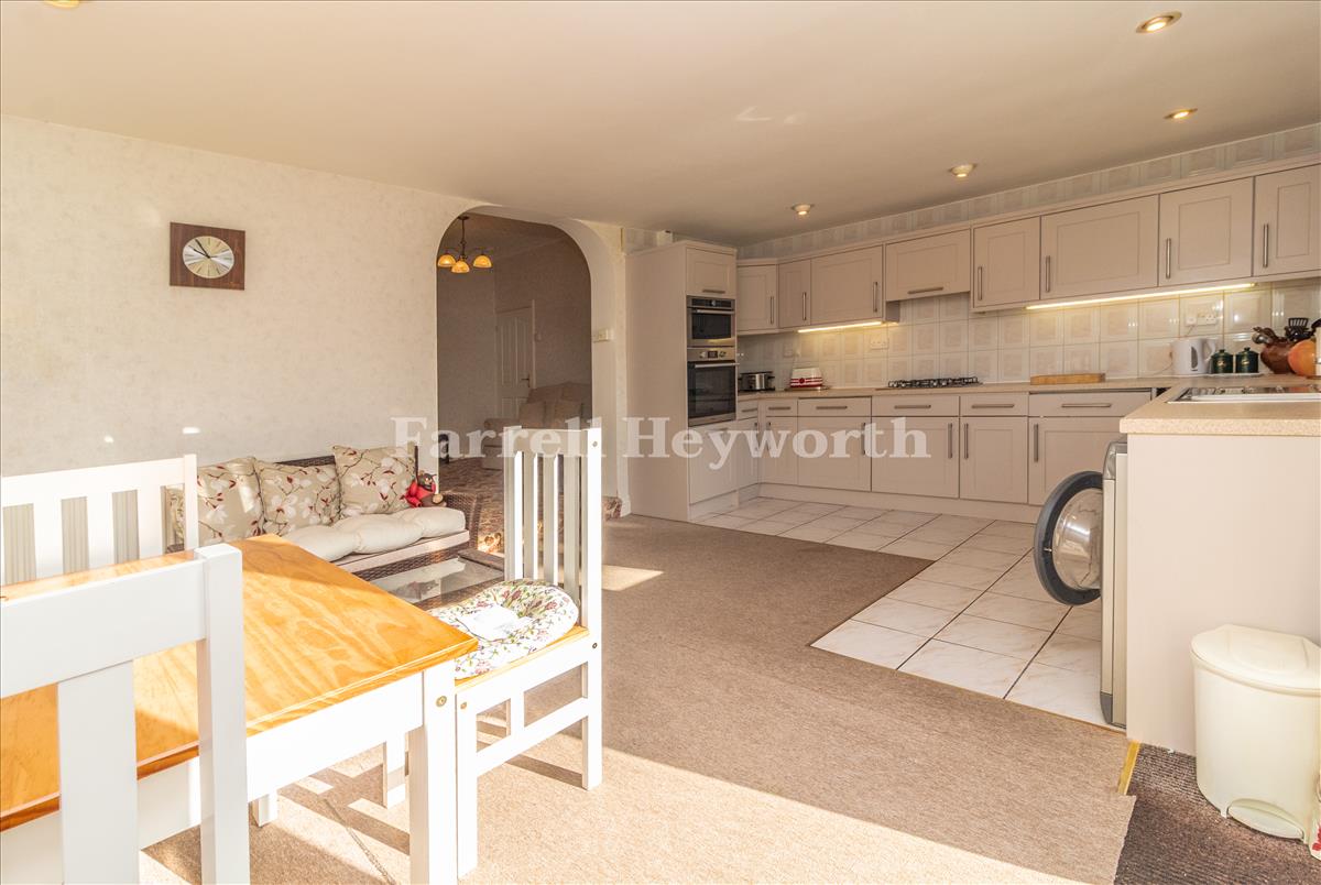 Kitchen Diner image 3