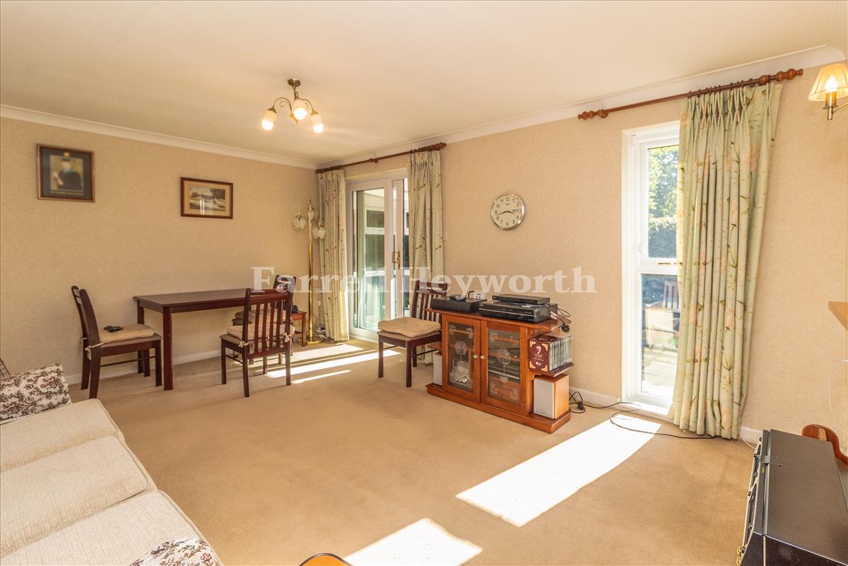 Lounge Diner image 2