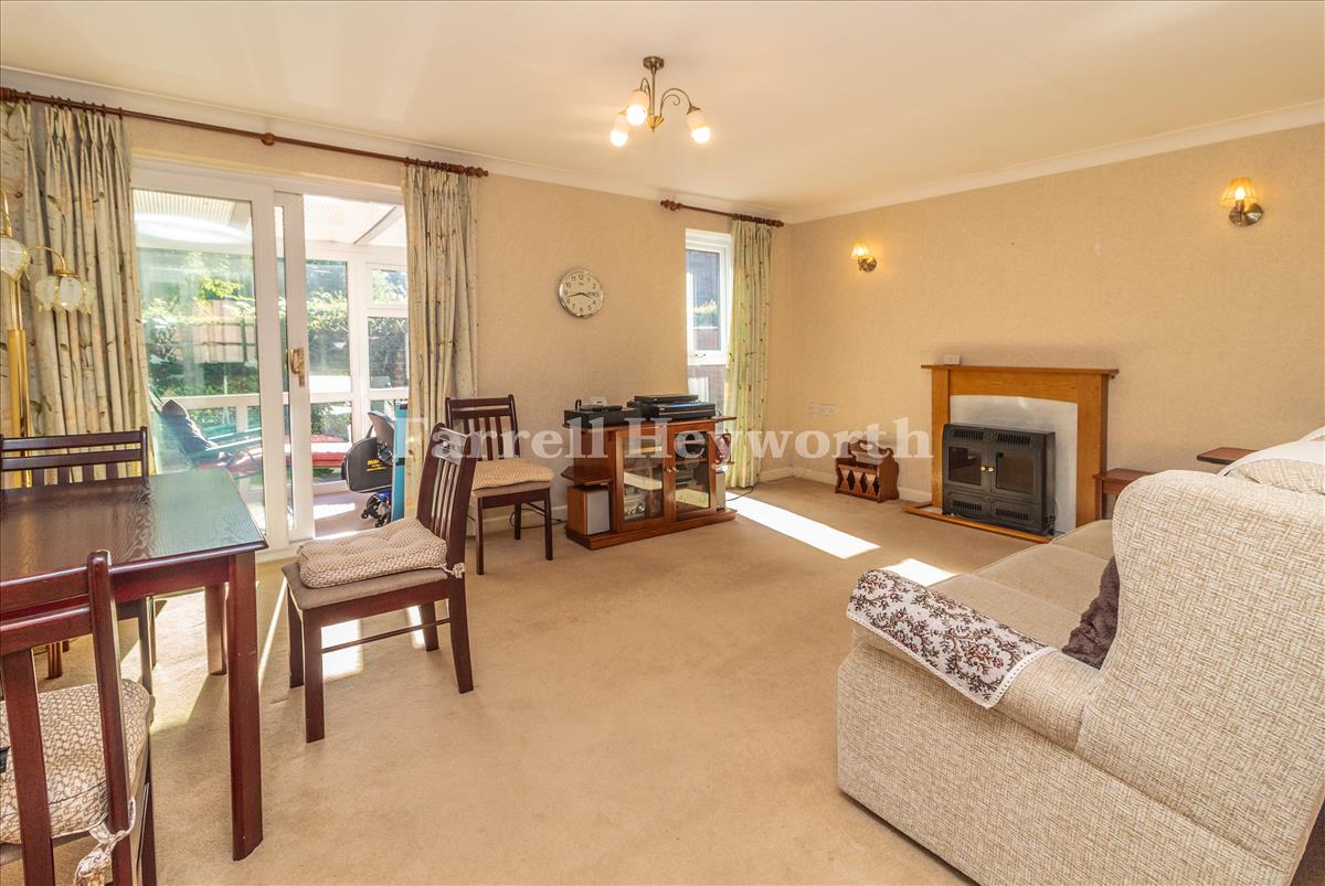 Lounge Diner image 3