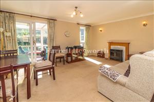 Lounge Diner image 3