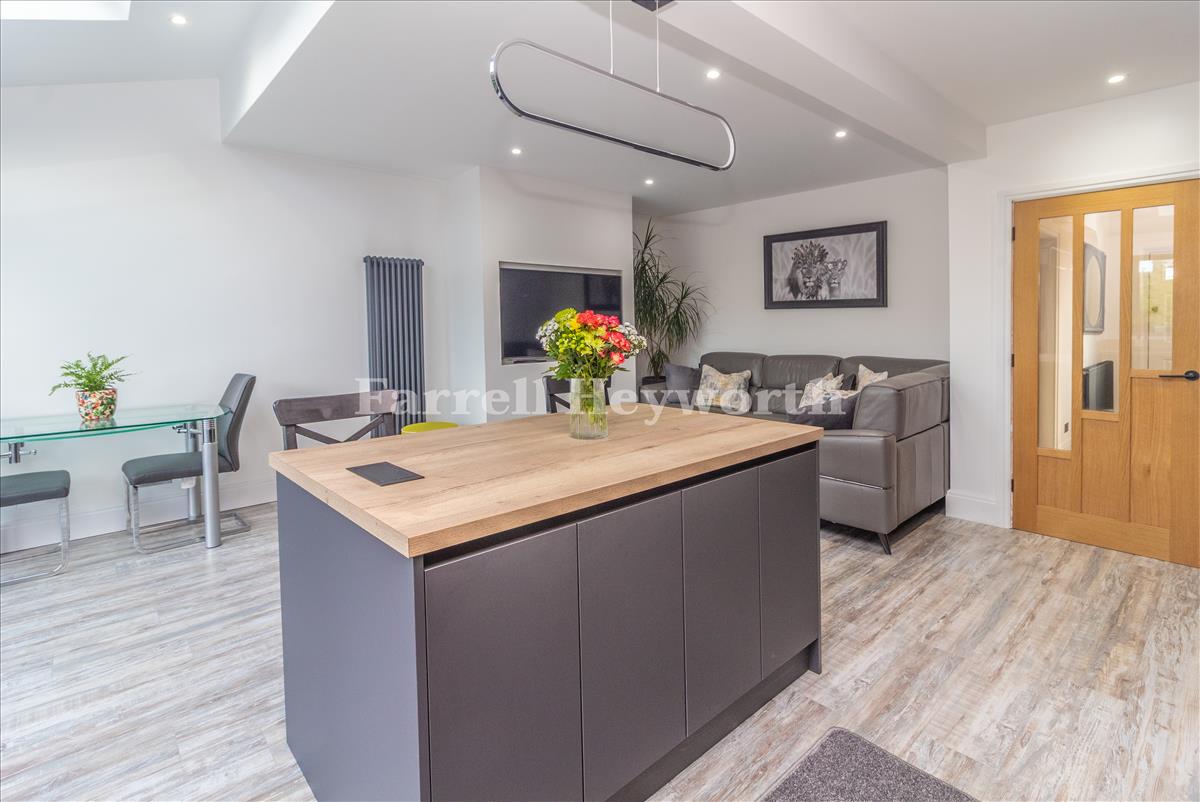 Kitchen Diner image 2