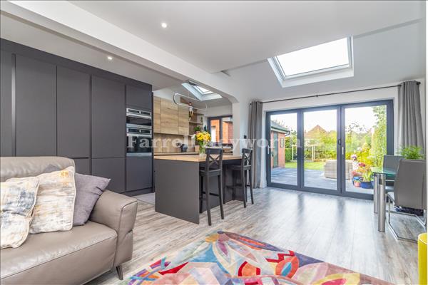 Kitchen Diner image 5