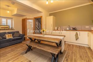 Kitchen Diner image 3