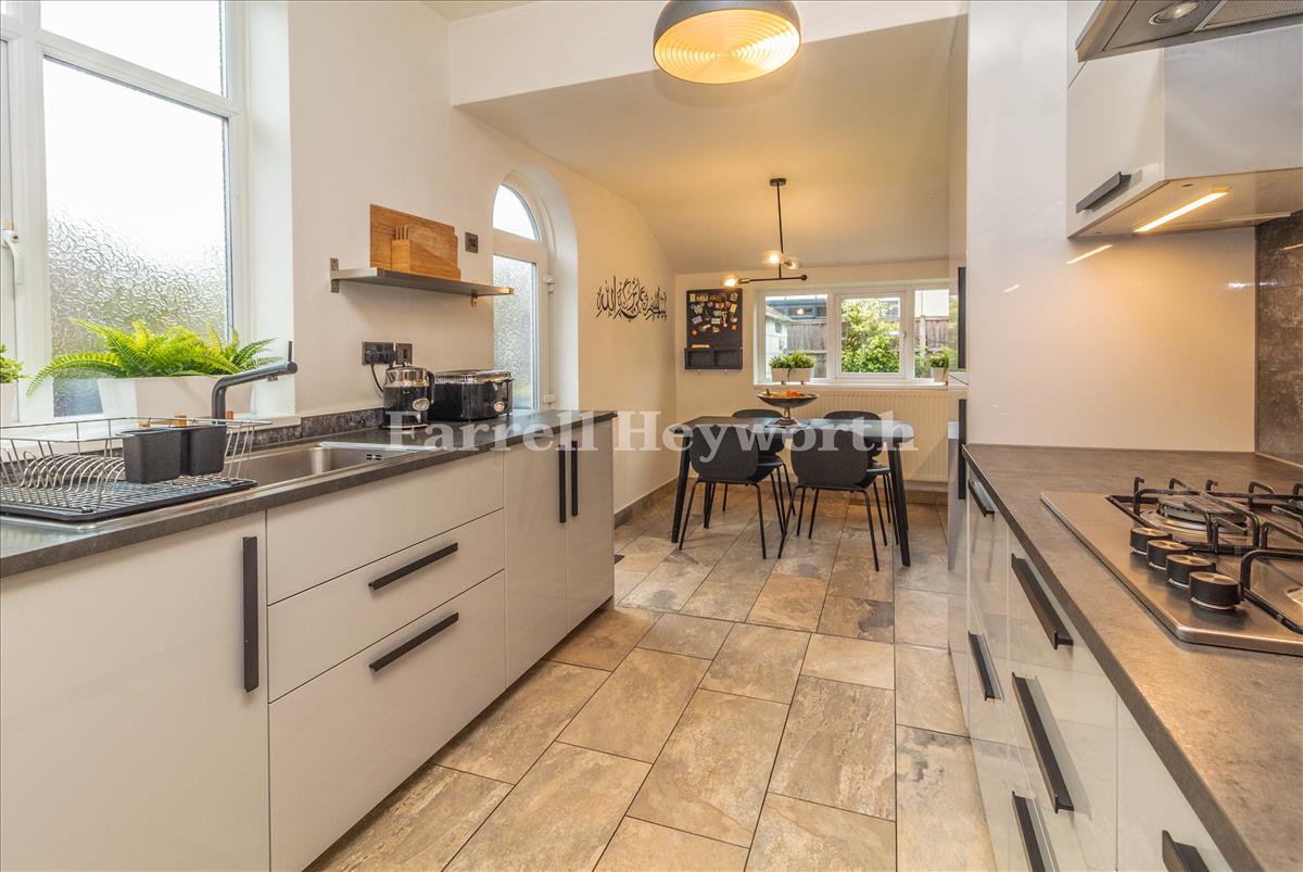 Kitchen Diner image 2