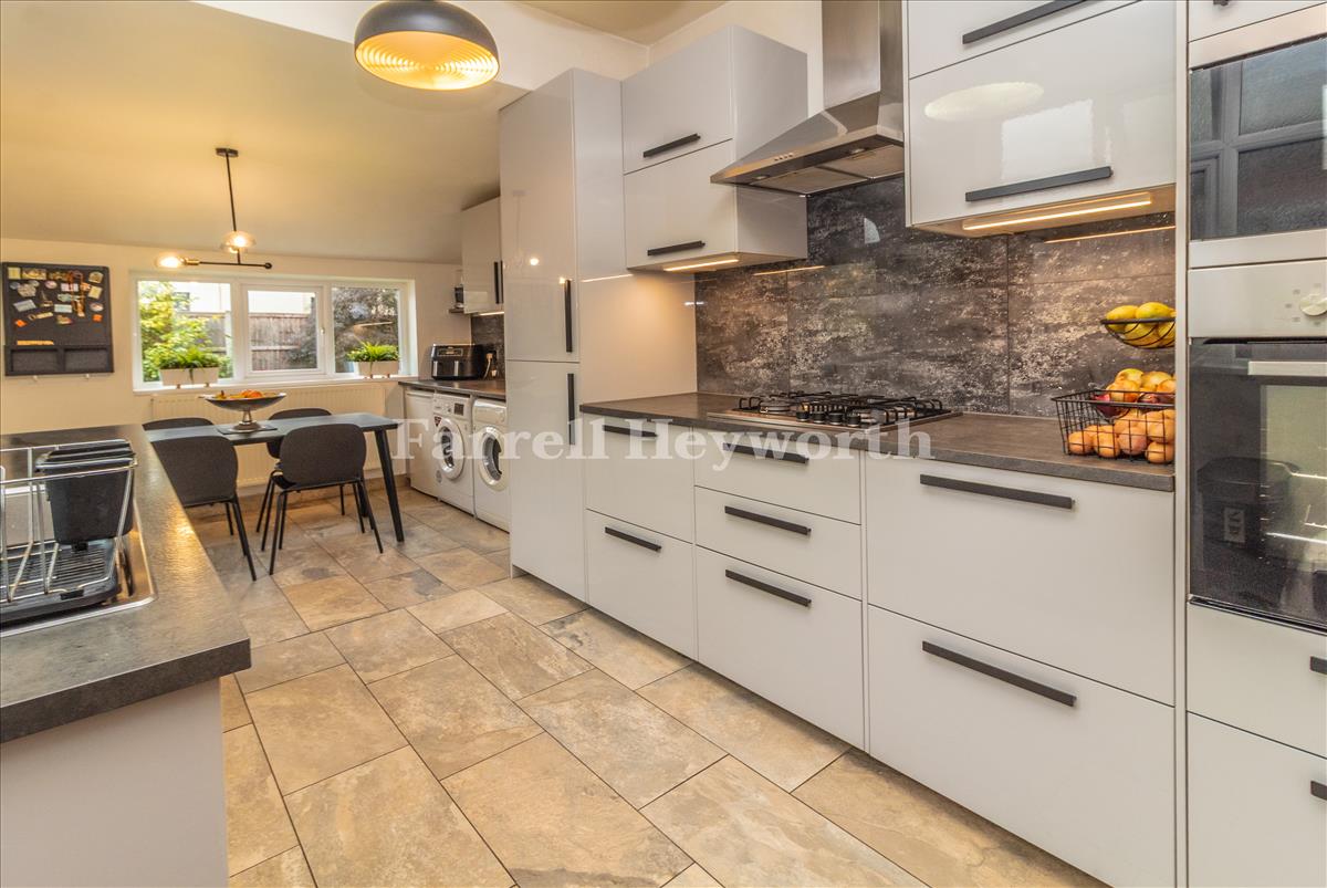 Kitchen Diner image 3