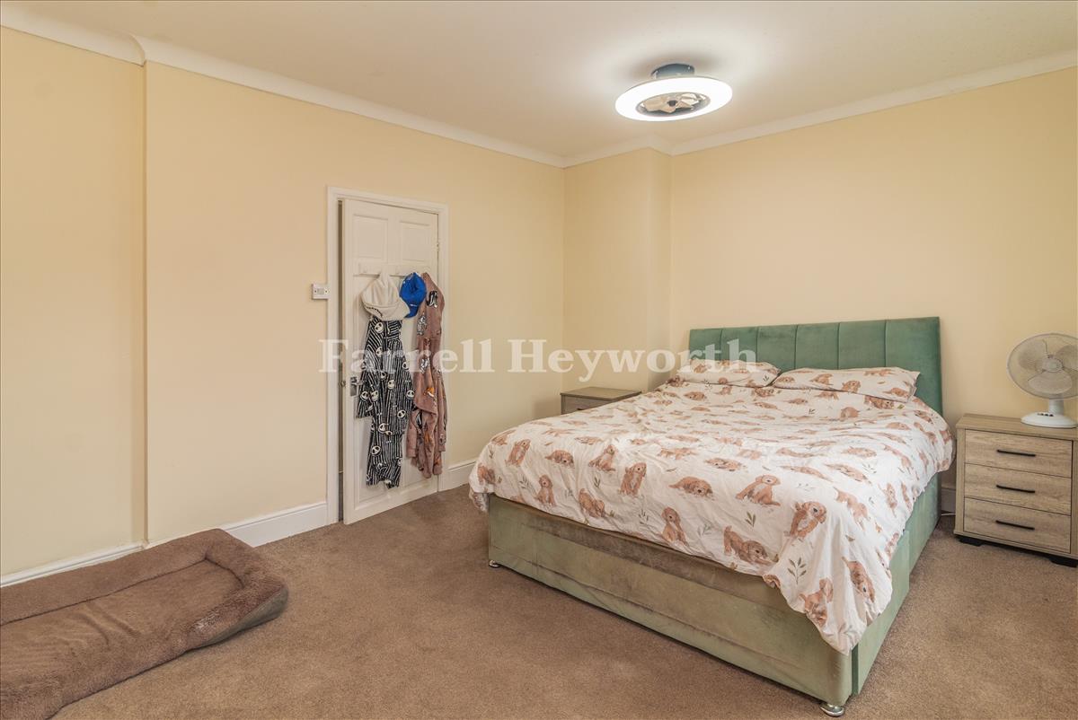 Bedroom 1 image 2