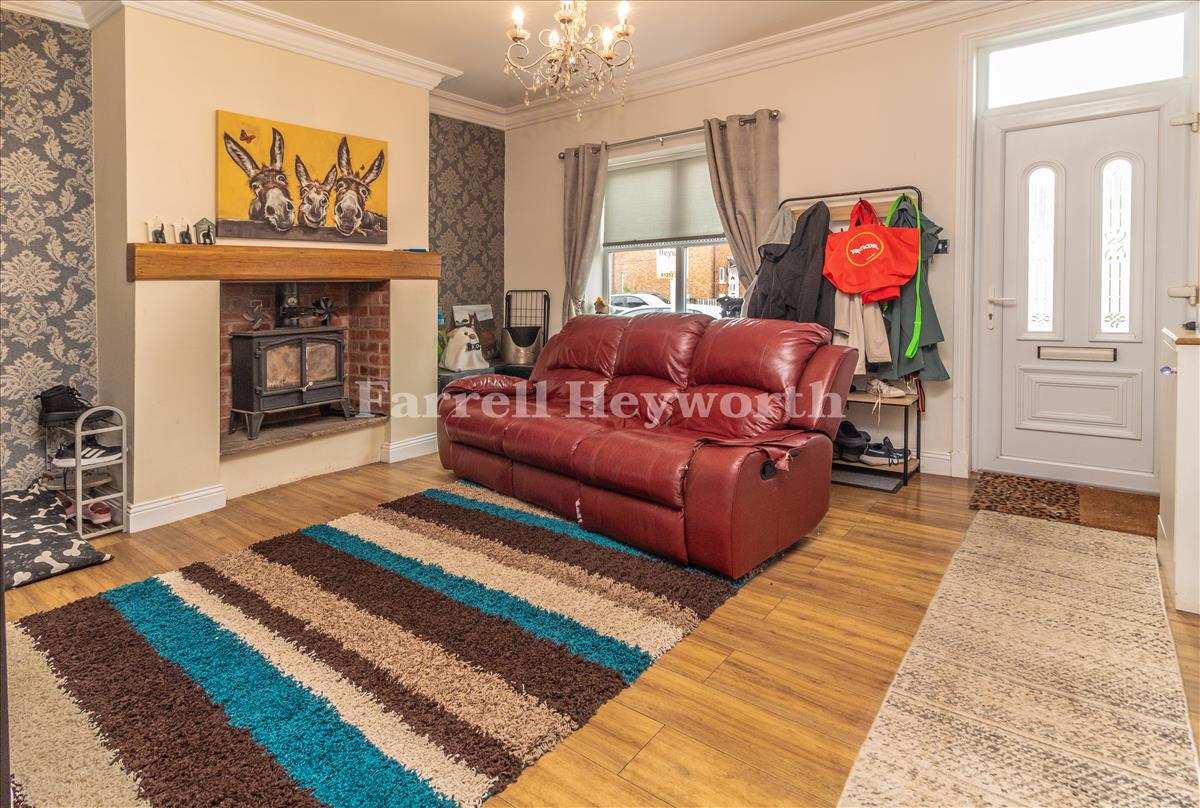 Lounge image 2