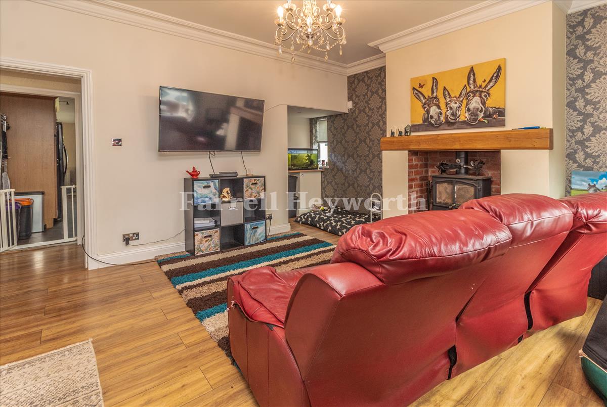 Lounge image 3
