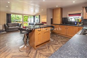 Open Plan Living image 5