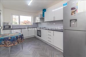 Kitchen Diner image 3