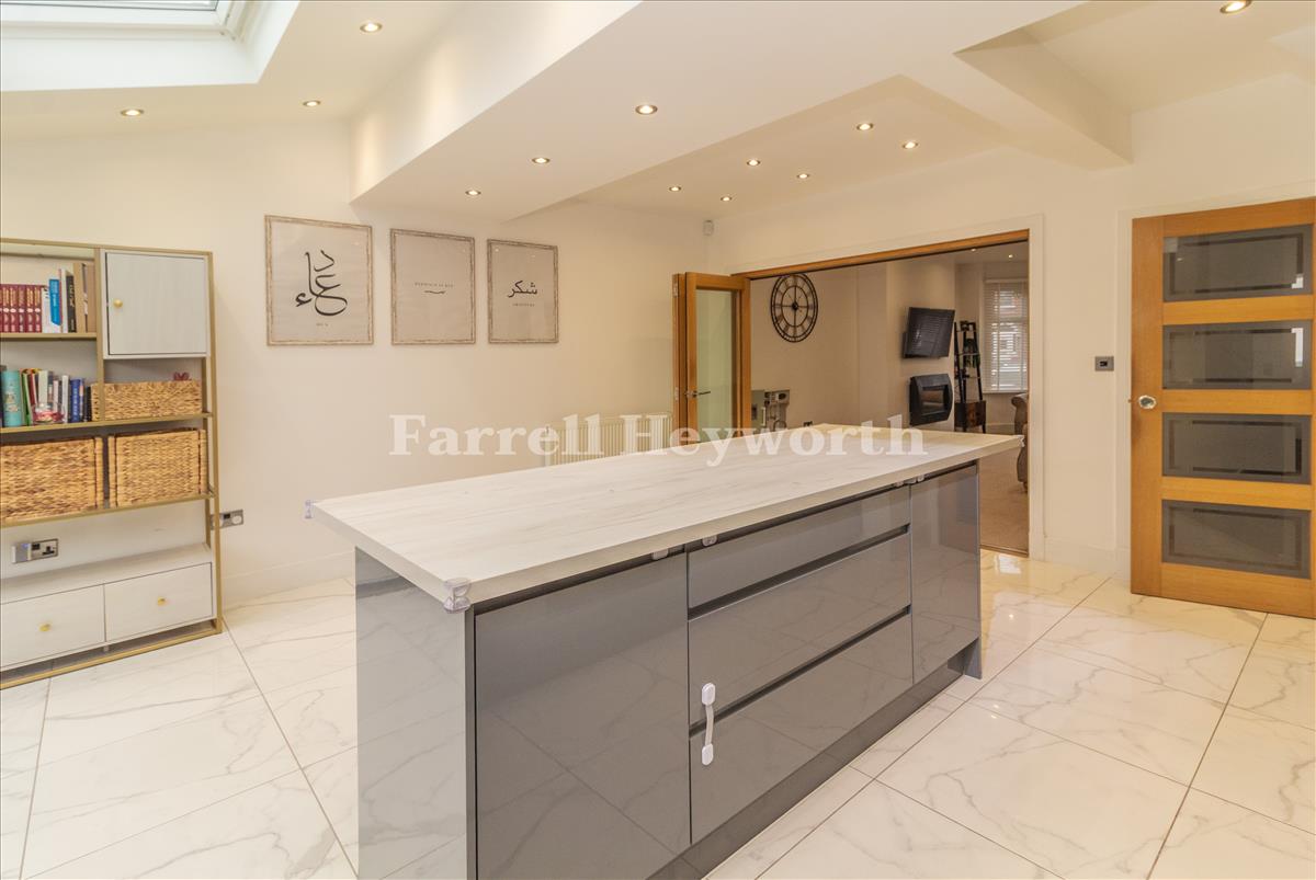 Kitchen Diner image 2