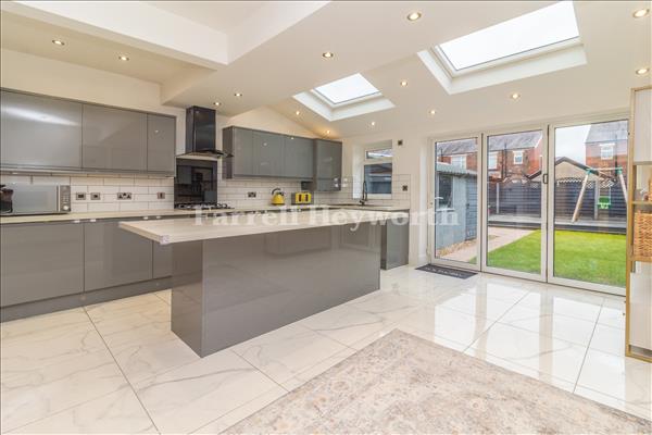 Kitchen Diner image 5