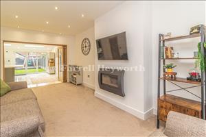 Lounge image 2