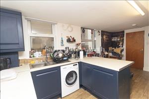 Flat 1 Kitchen view 3