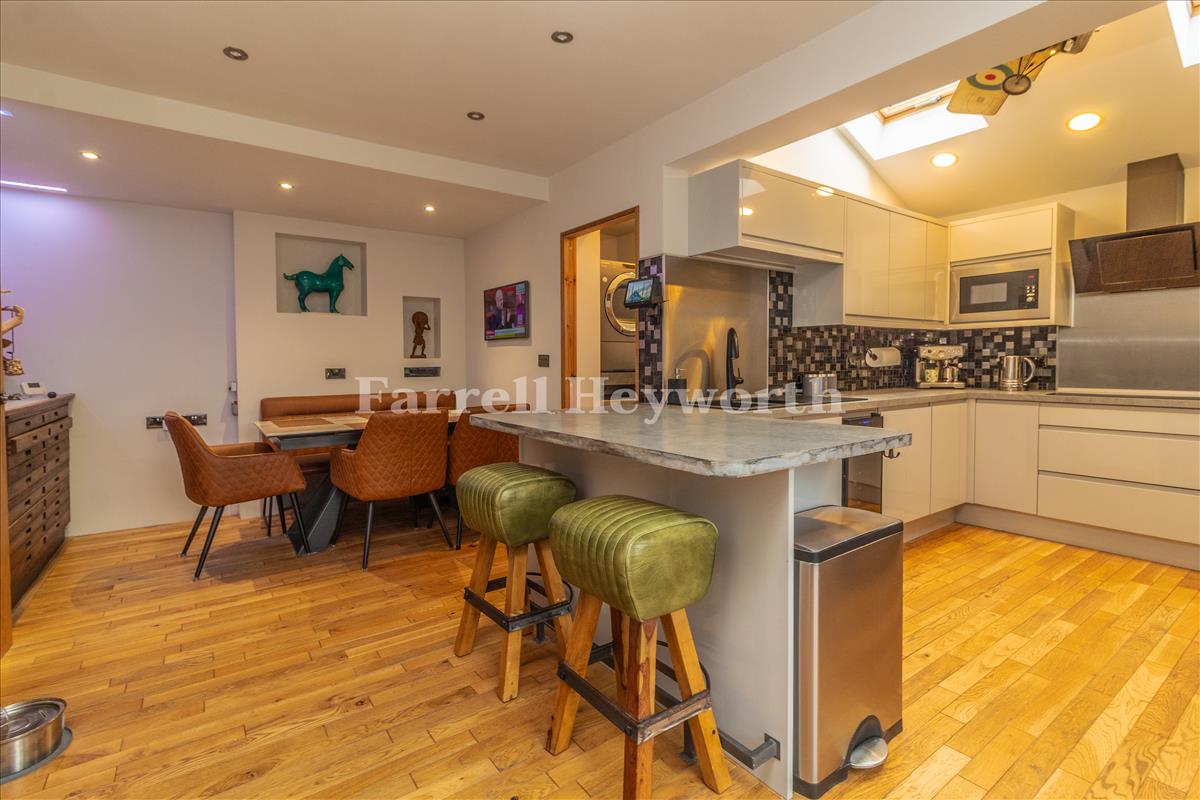 Kitchen Diner image 2