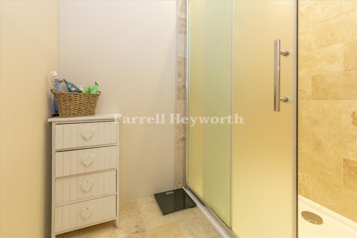 Ensuit shower