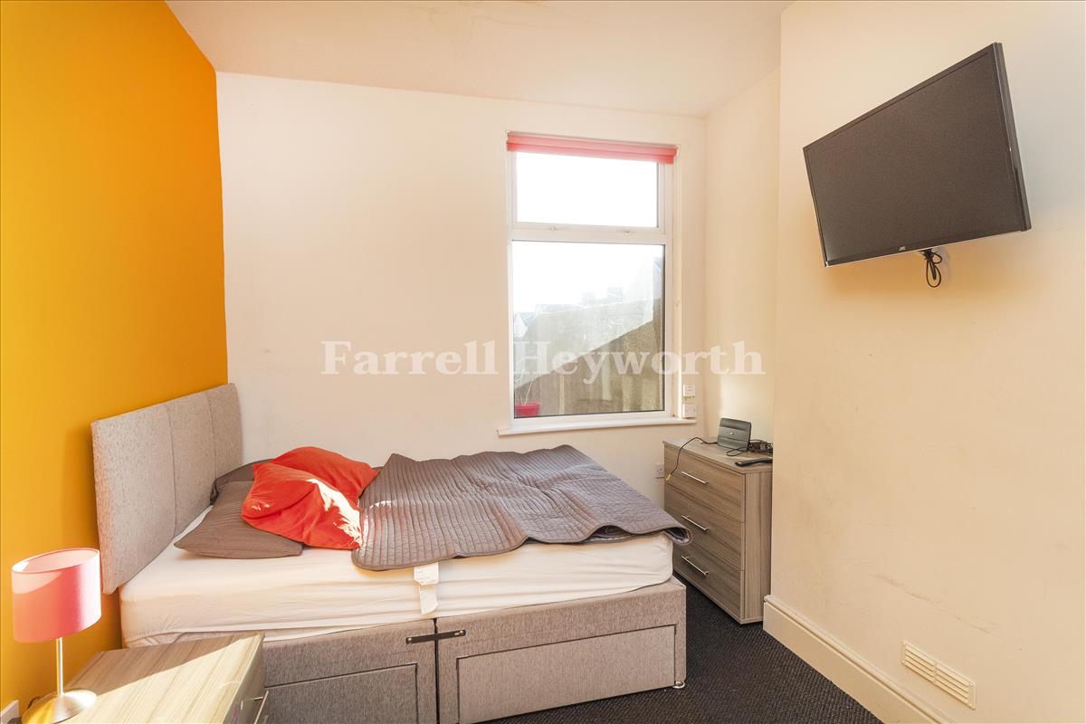 Dining room or bedroom 4