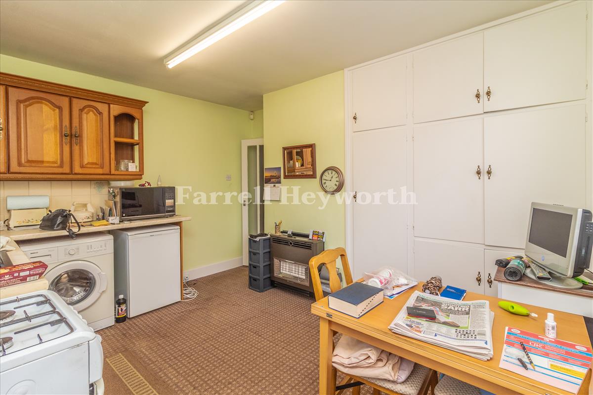 Kitchen Diner image 2