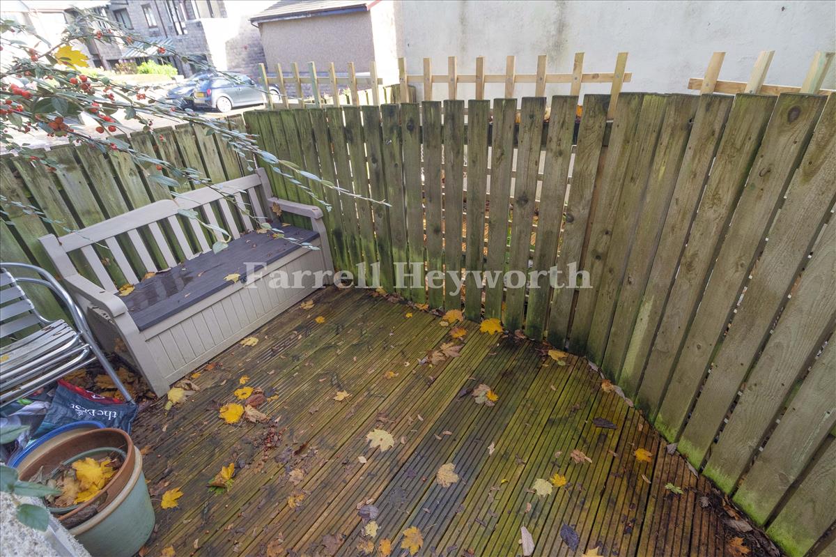 Rear Decking Area
