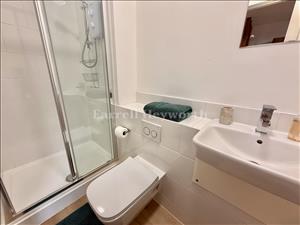 Flat 1 ensuite