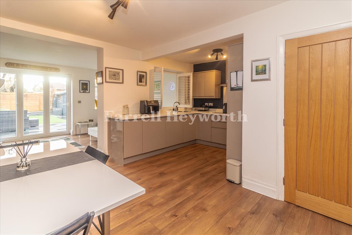 Kitchen Diner image 3