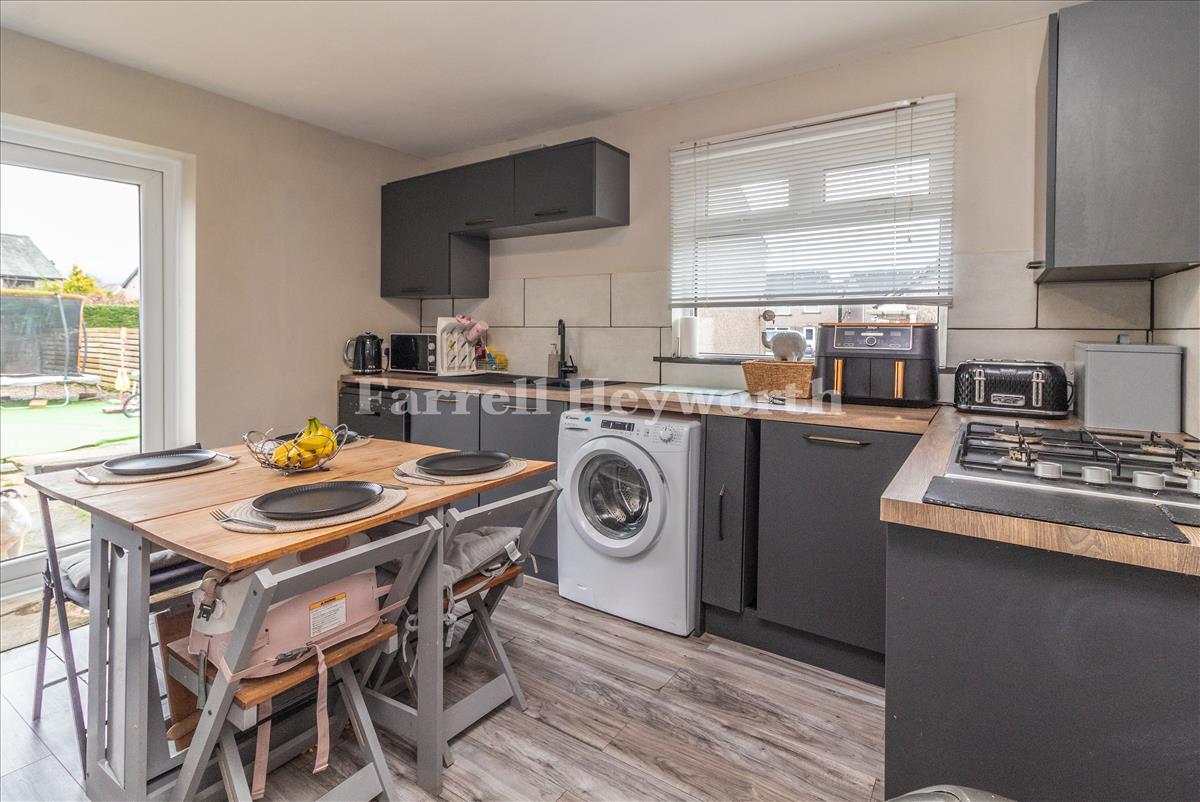 Kitchen Diner image 2