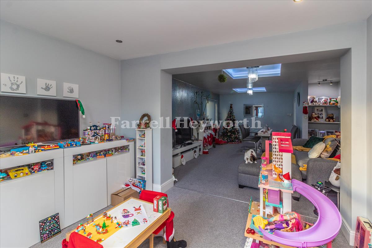 Open Plan Living image 4