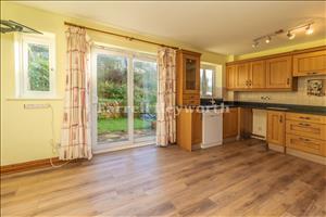 Kitchen Diner image 3