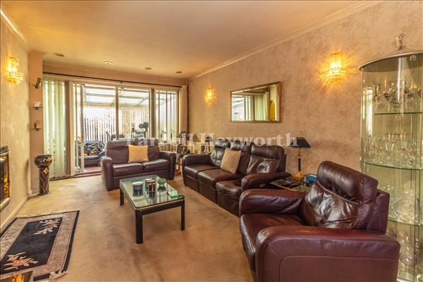 Lounge image 3