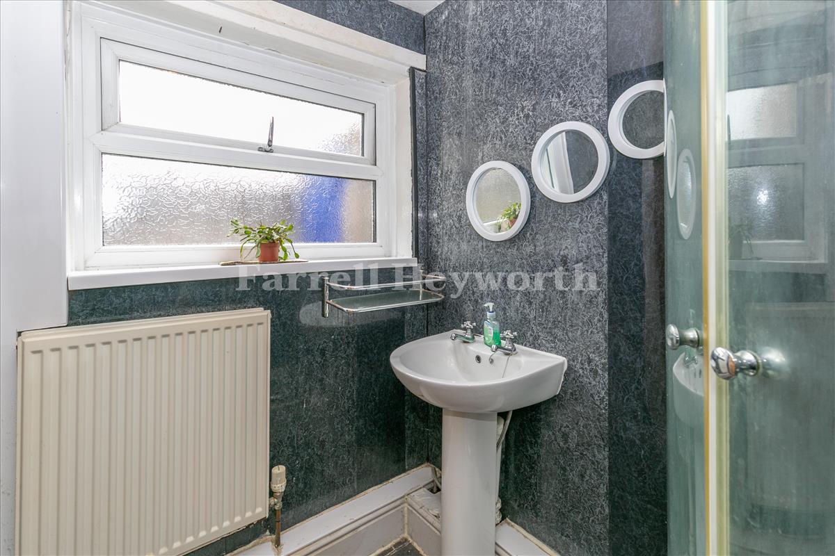 Shower room 2 view 2
