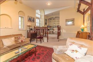 Lounge Diner image 3