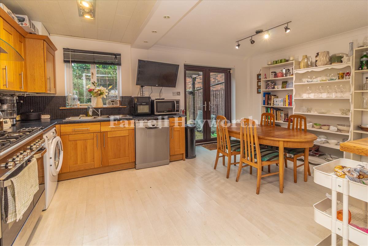 Kitchen Diner image 4