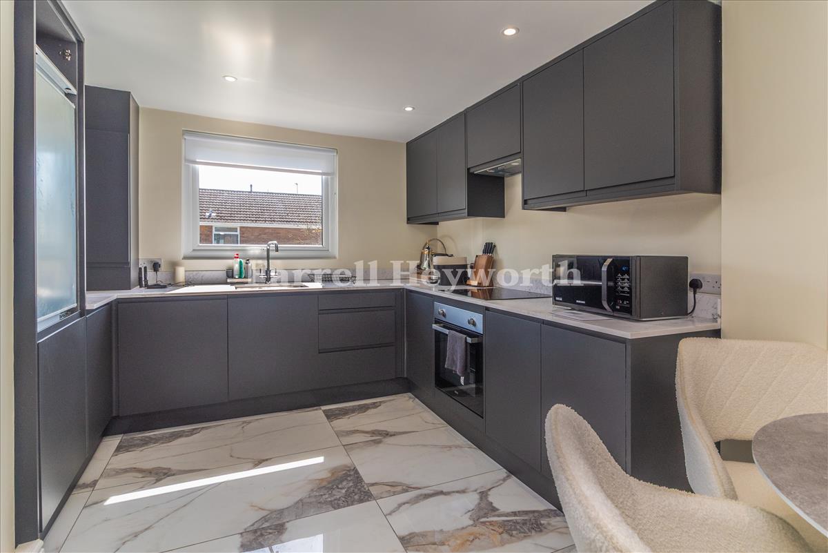 Kitchen Diner image 2
