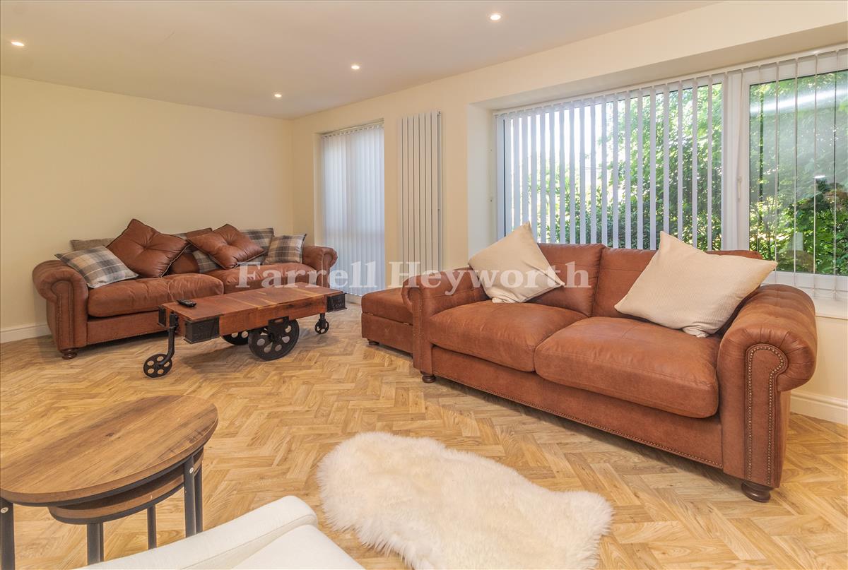 Lounge image 2