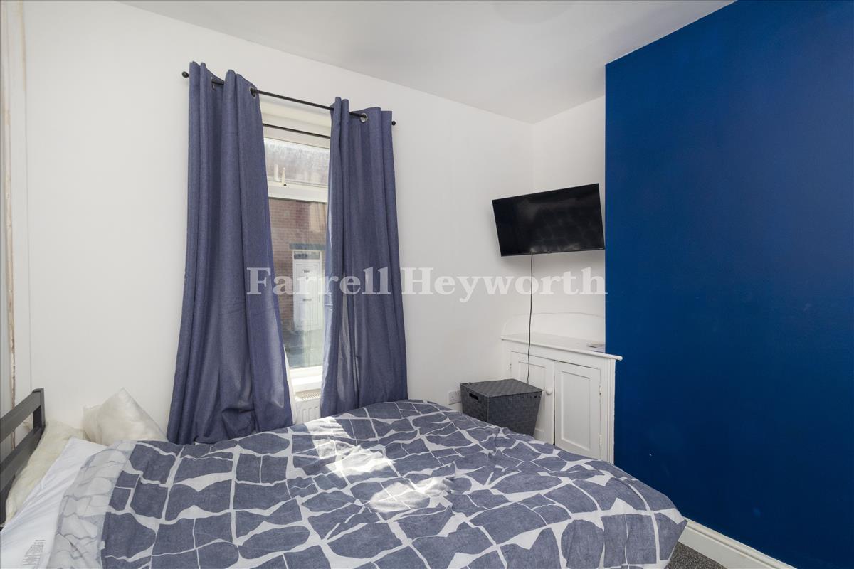 Dining room or bedroom 4