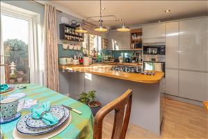 Kitchen Diner image 2