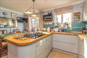 Kitchen Diner image 3