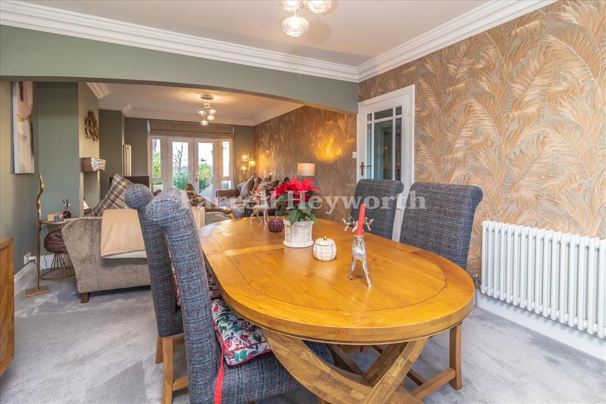 Lounge Diner image 2