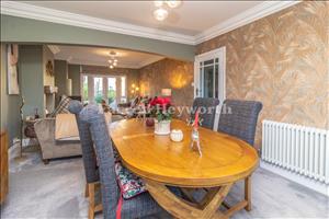 Lounge Diner image 2