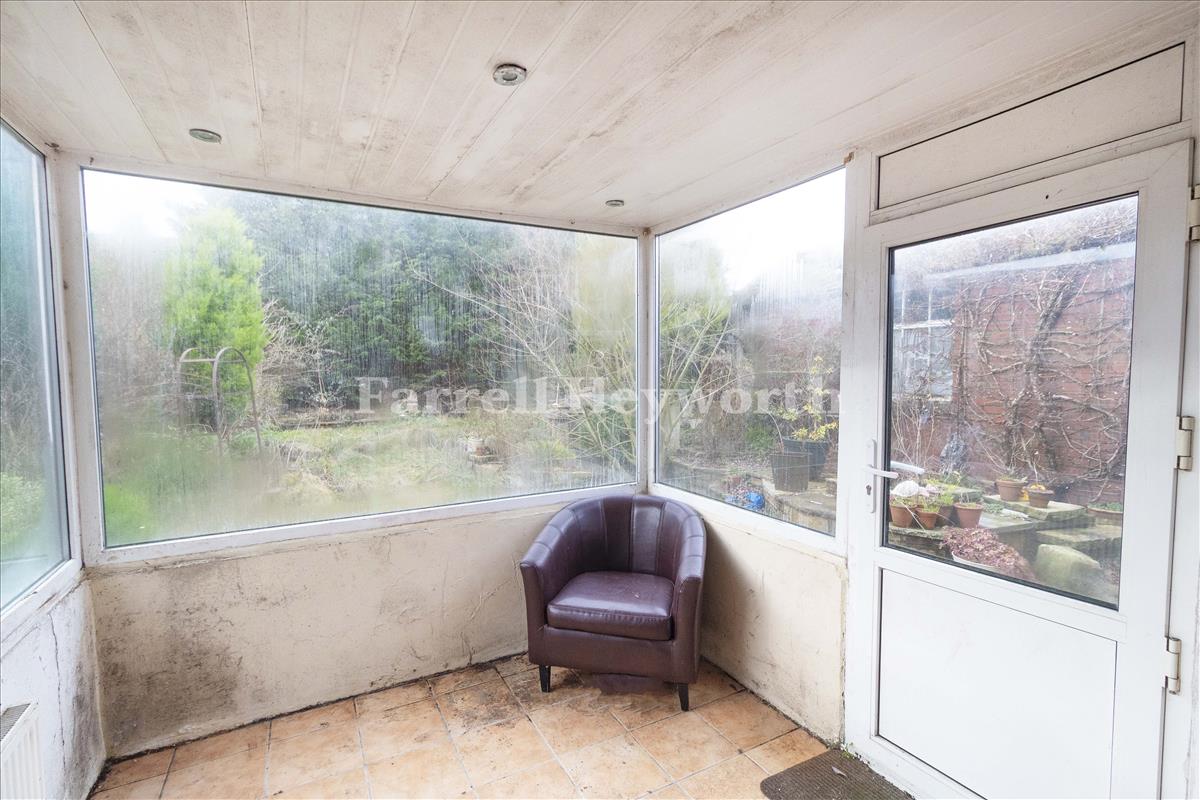 53 Conservatory and entrance