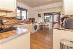 Kitchen Diner image 2