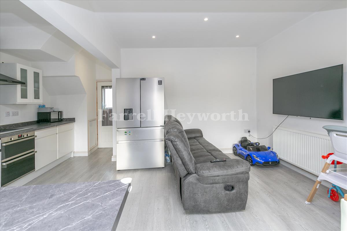 Kitchen diner family room view 4