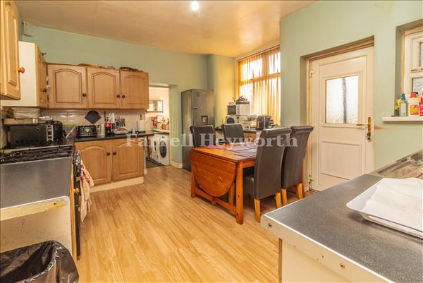 Kitchen Diner image 2